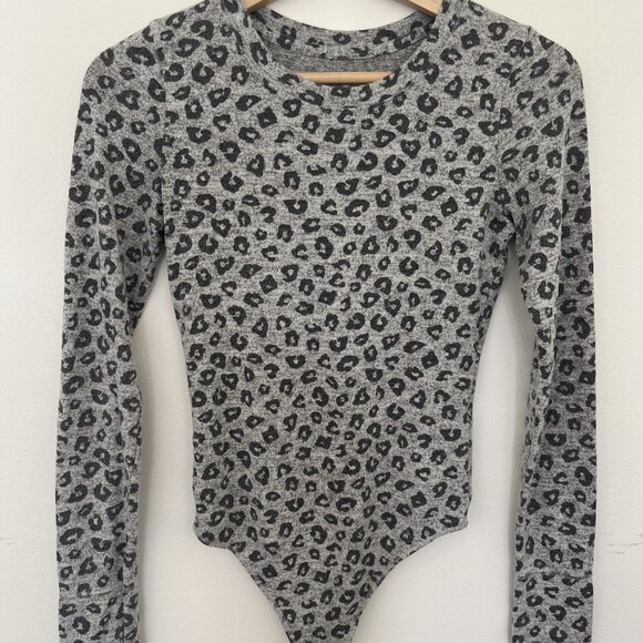 Abercrombie Long‑Sleeve Grey Leopard‑Print Bodysuit – Size XS - Picture 2 of 4
